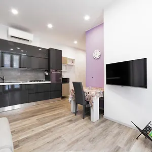 Apartment A Due Passi Da Piazza Firenze, Milan
